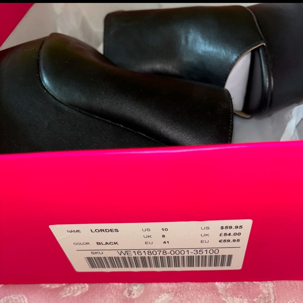 Black slide in wedge